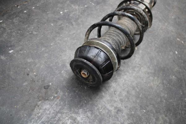 AMORTISSEUR AVANT DROIT SUZUKI SX4 S-CROSS - Vue 2